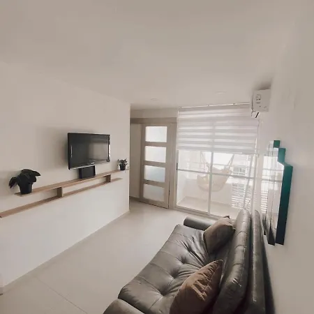 Lovely 2 Bedroom With Pool And Gym Apartment *
