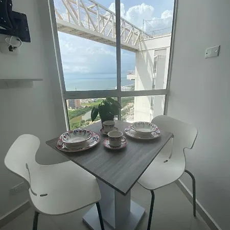 Lovely 2 Bedroom With Pool And Gym Apartment *